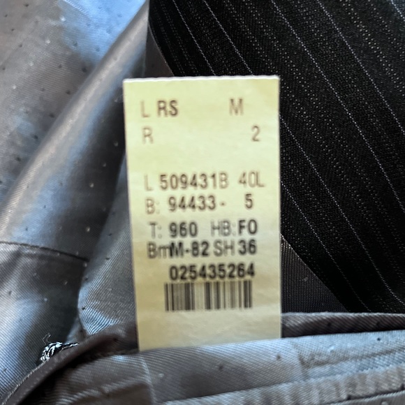 Calvin Klein Full Wool Suit (blazer and pants) - Picture 16 of 16